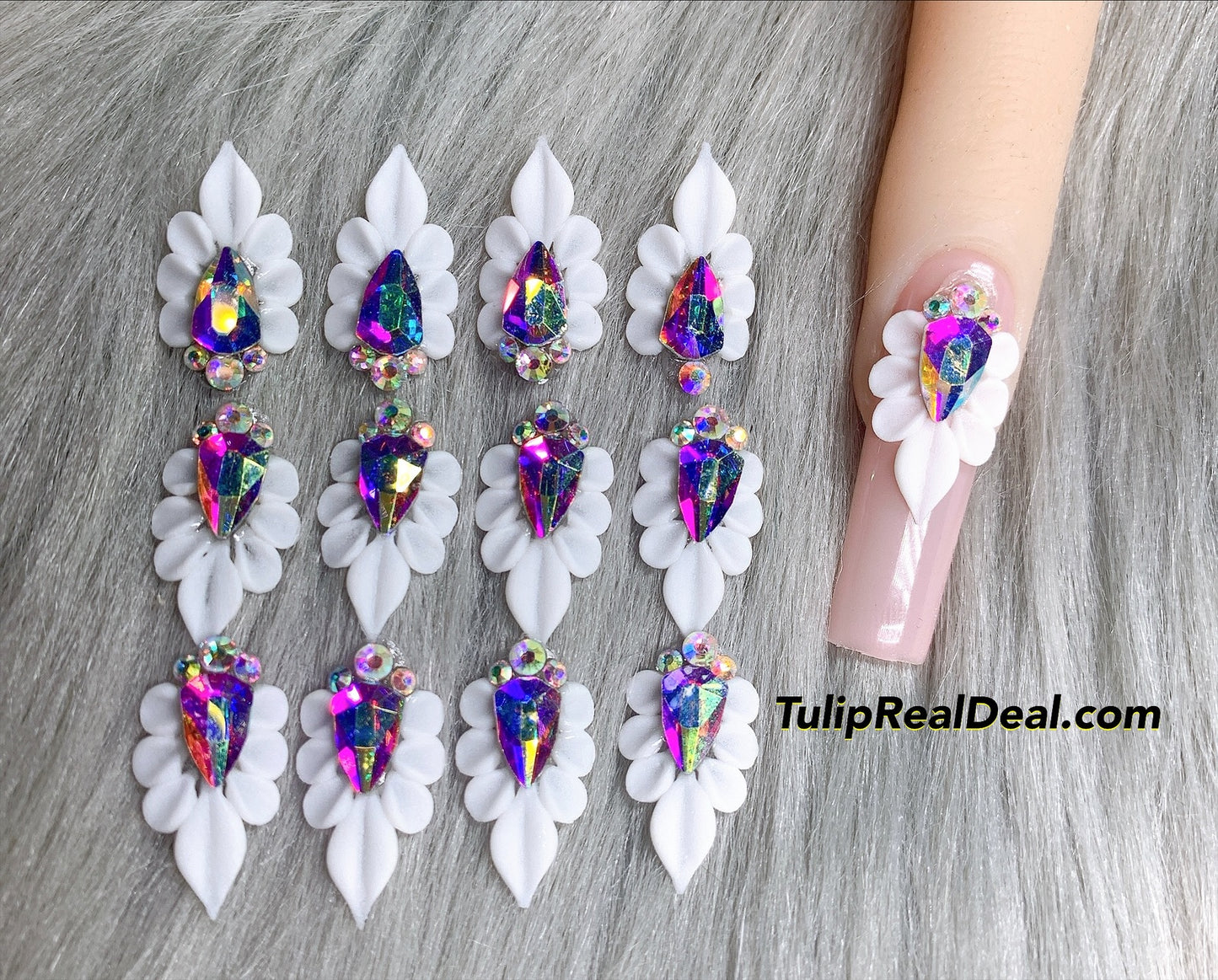 Fancy 3D Acrylic White Flowers 4pcs charms