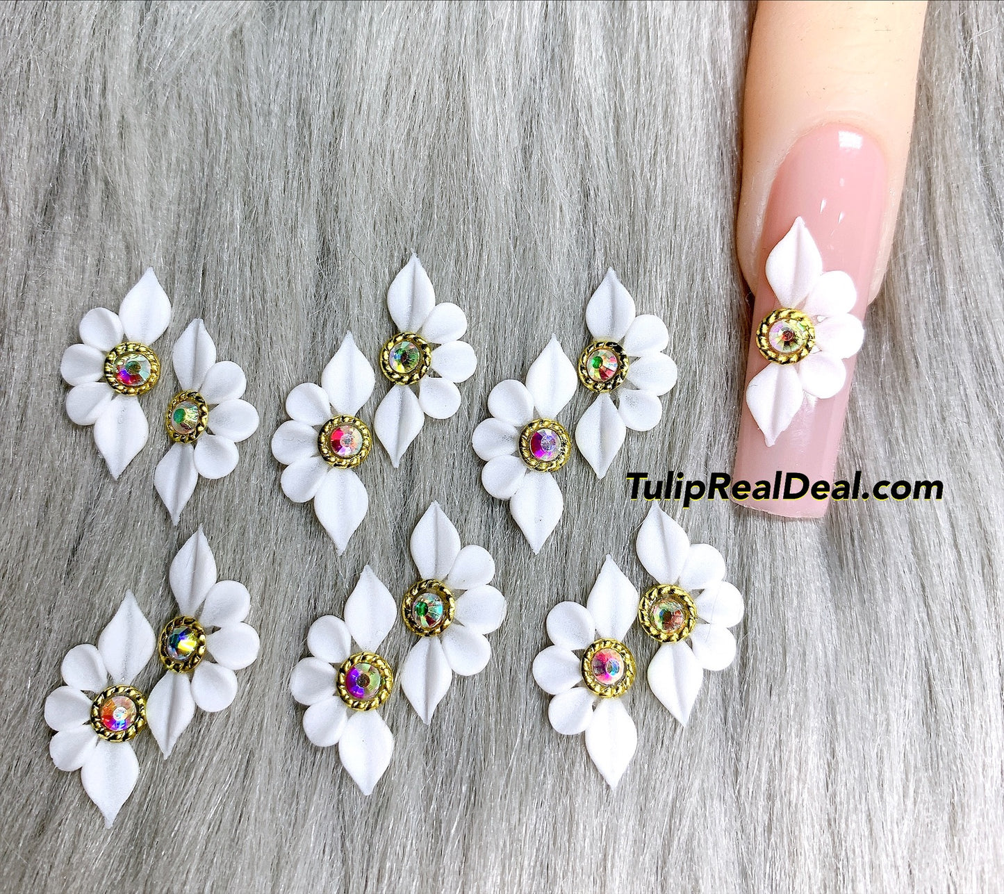 Fancy 3D Acrylic White Flowers 4pcs charms