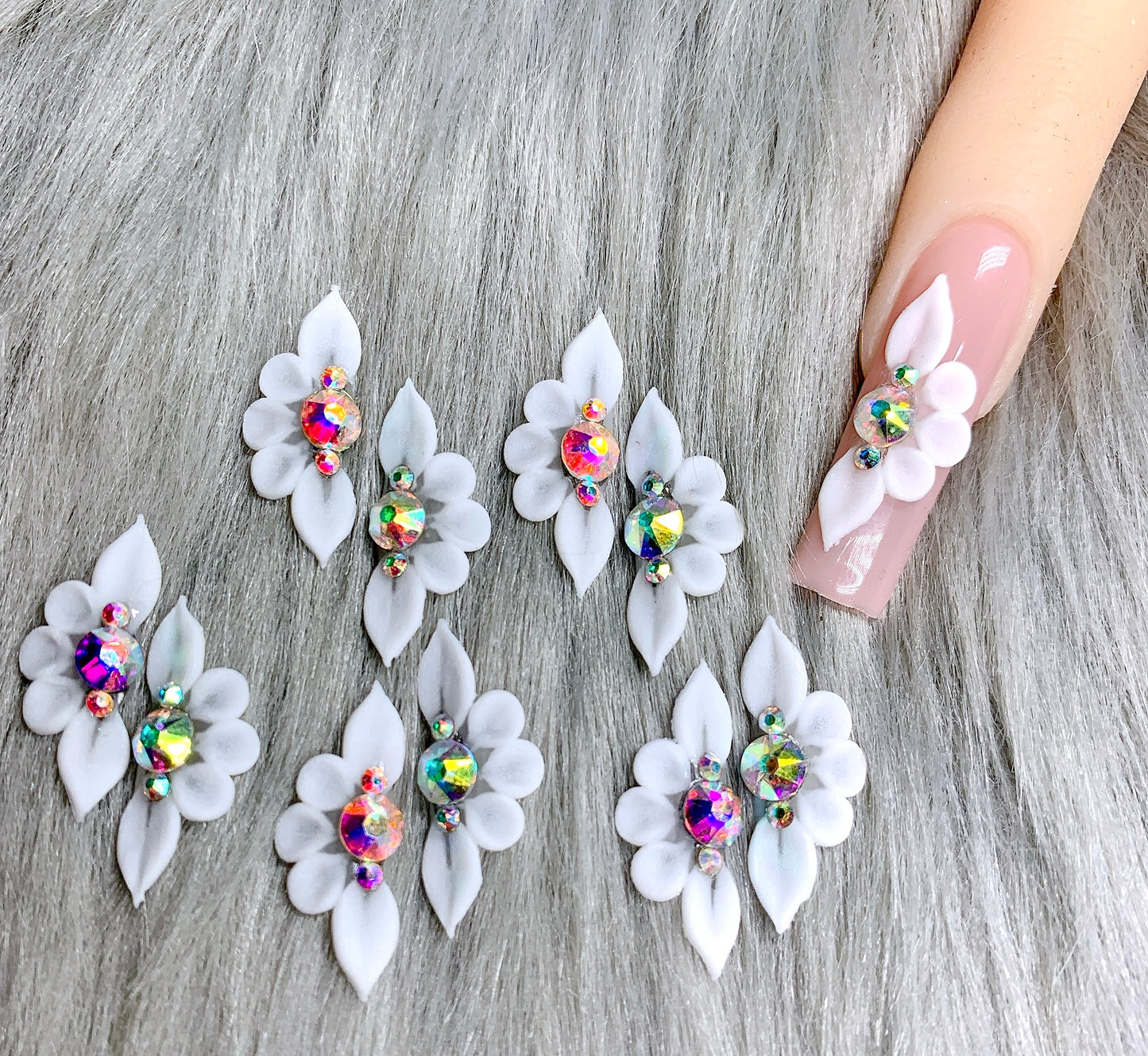 NEW 3D Acrylic White XL Petals Flowers charms