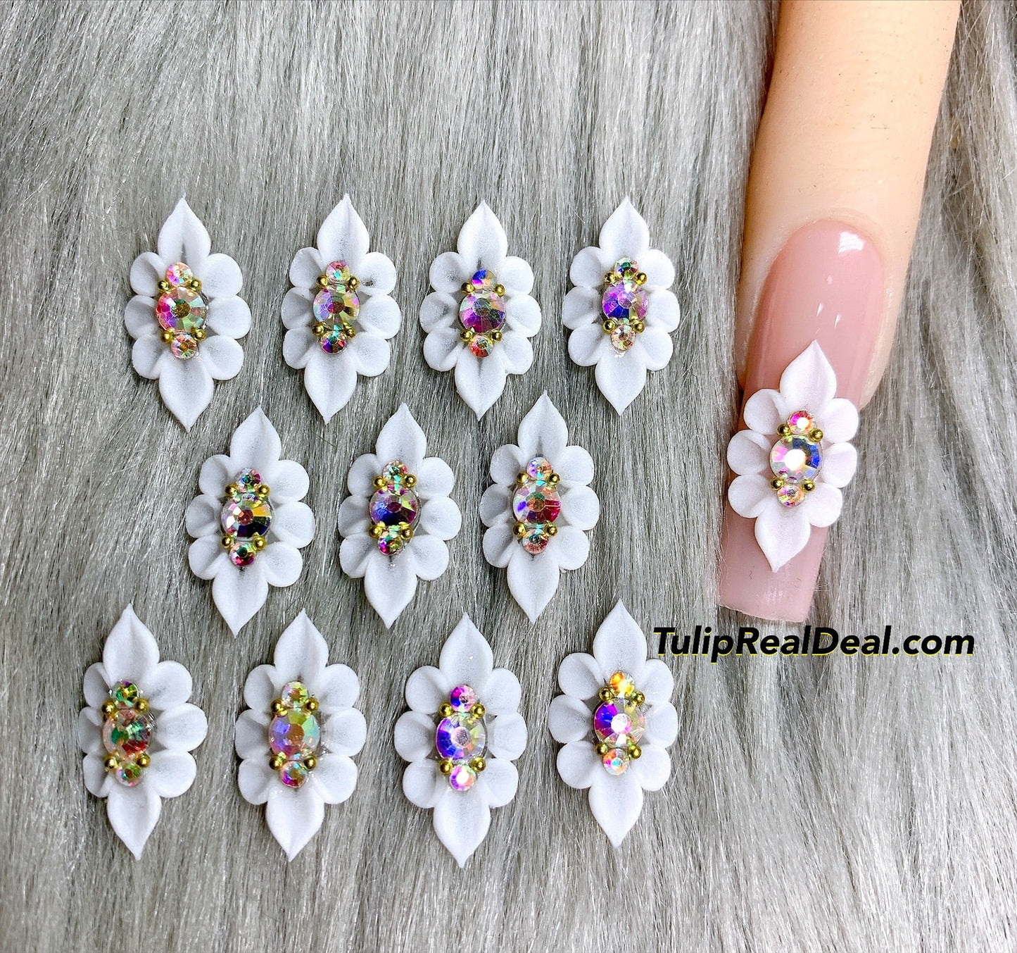 Fancy 3D Acrylic White Flowers 4pcs charms