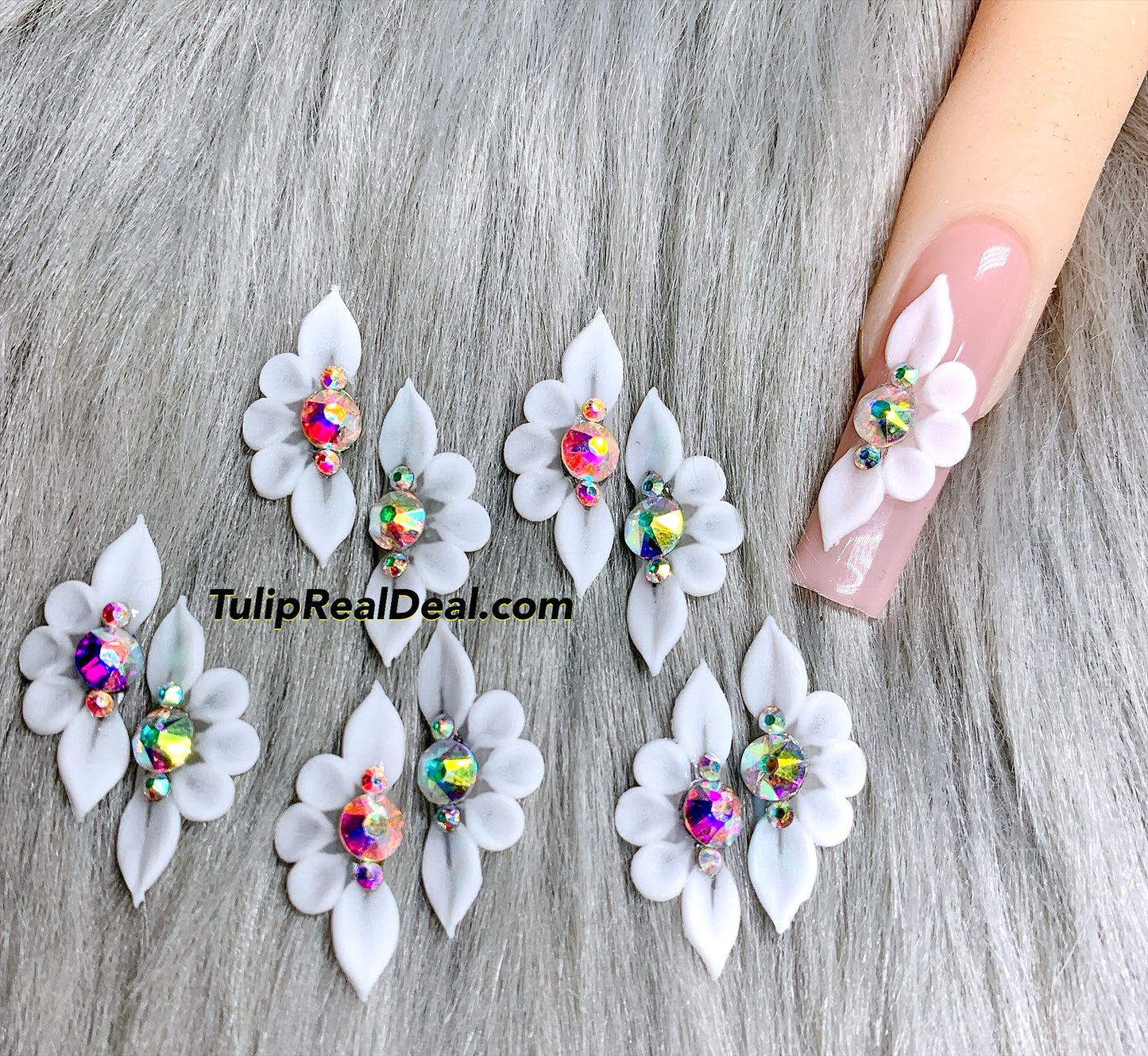 Fancy 3D Acrylic White Flowers 4pcs charms